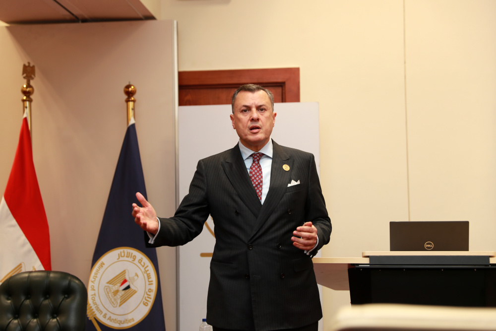 11月26日,埃及旅游和文物部长艾哈迈德·伊萨在埃及新行政首都举行的