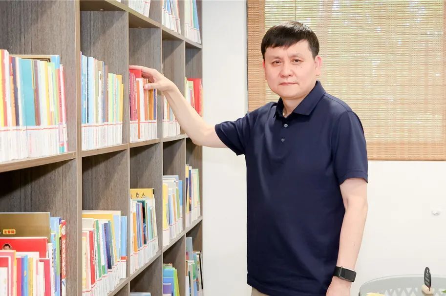 回顾张文宏医生和魔法阿姨张弘的漫谈时光_腾讯新闻