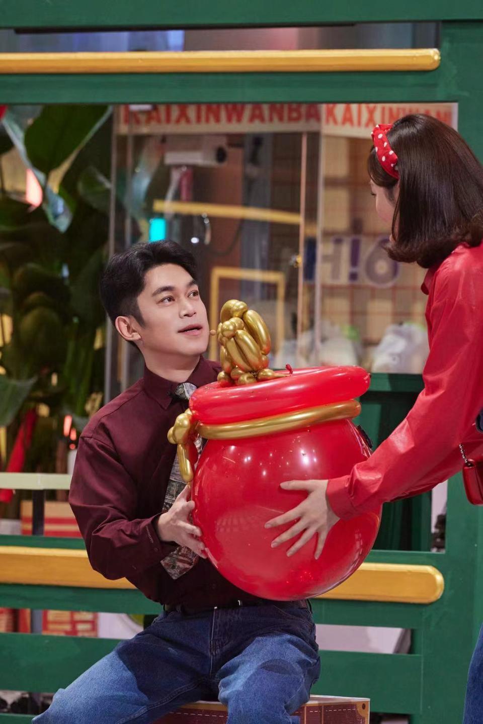 白敬亭金晨携手南来北往做客好六街许魏洲用魔法打败魔法