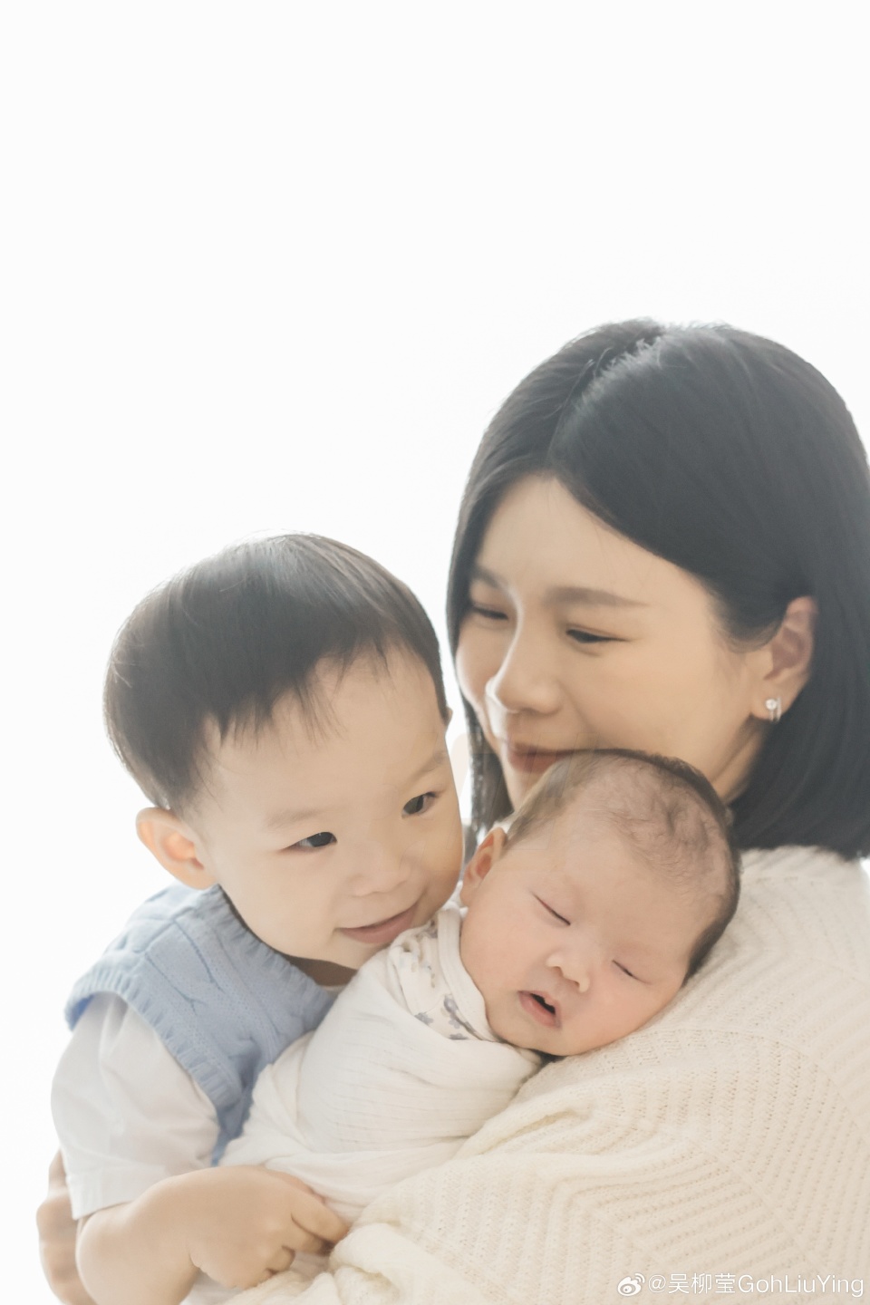 幸福！羽毛球奥运冠军带一对儿女出镜，生二胎后“逆生长”变更美