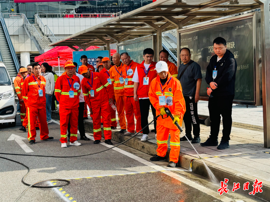 “小蜜蜂”“大海牛”……无人驾驶环卫车将在武汉逐步应用