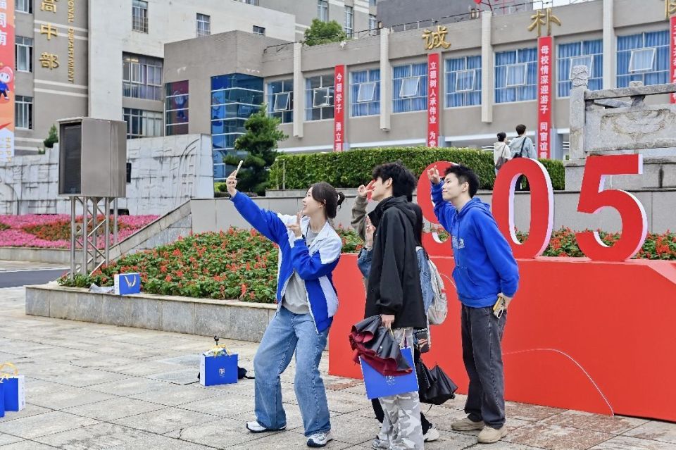 每一步都紧扣时代脉搏！周南中学办学120周年再出发_腾讯新闻