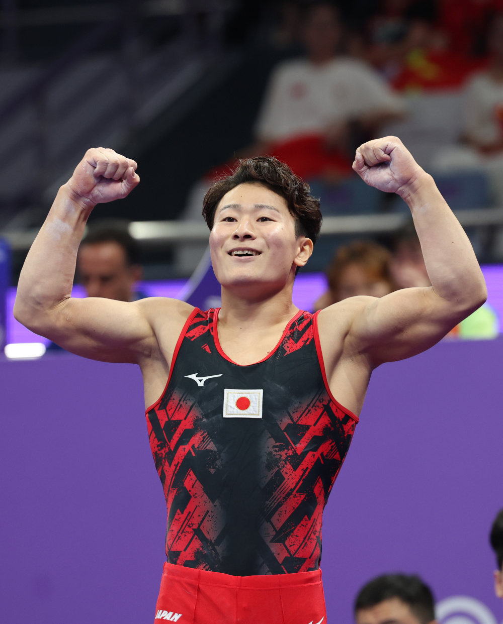 9月26日,日本选手北园丈琉在鞍马项目比赛后庆祝.他以87.