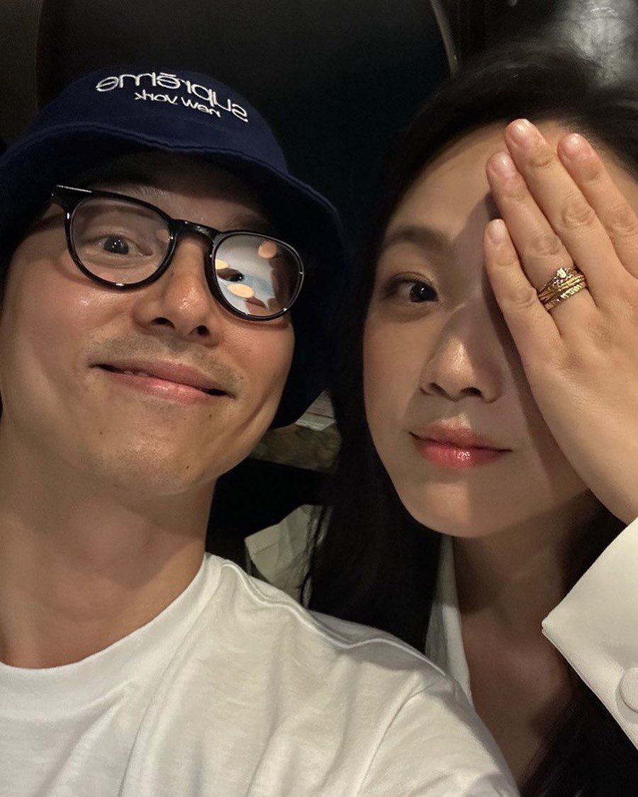 钓出本尊回复!汤唯晒与孔刘合照 网友:画面太美