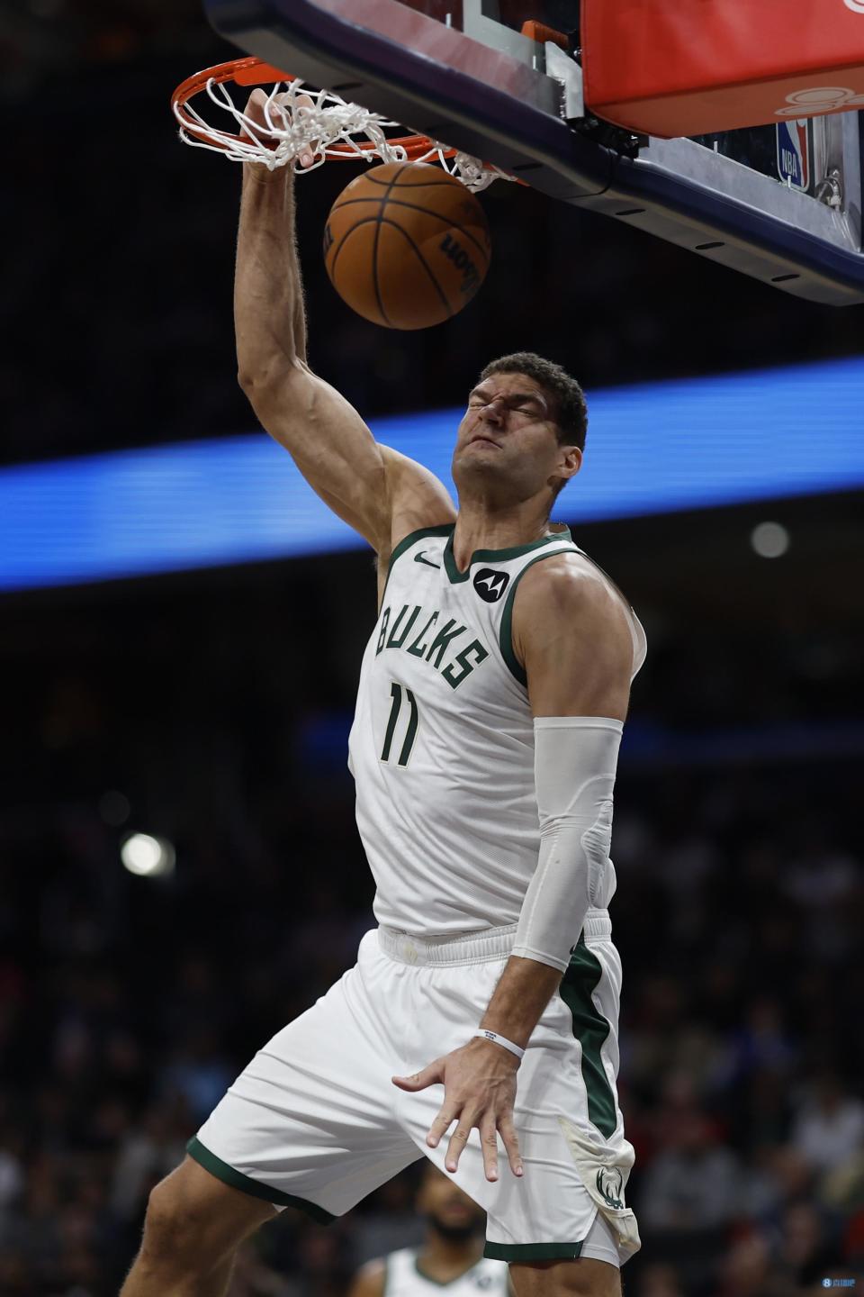 手感不佳大洛佩斯14中4三分4中0得到11分13板正负值21最低