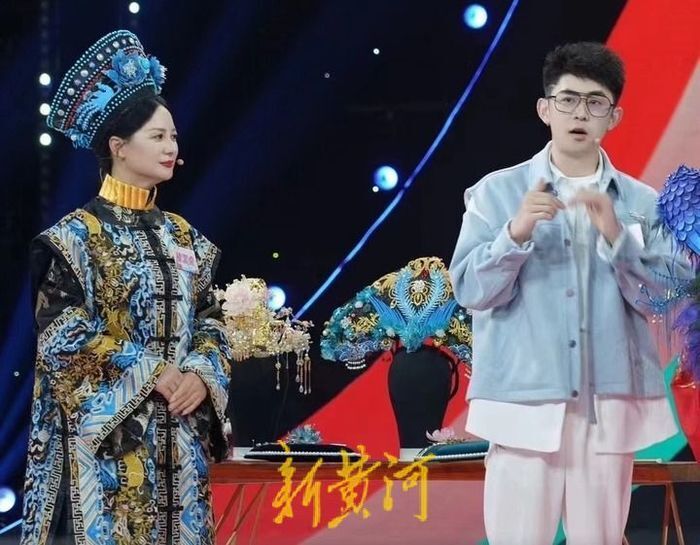 山东90后"破烂王"用玉米皮为奶奶造凤冠,手艺绝了!_腾讯新闻