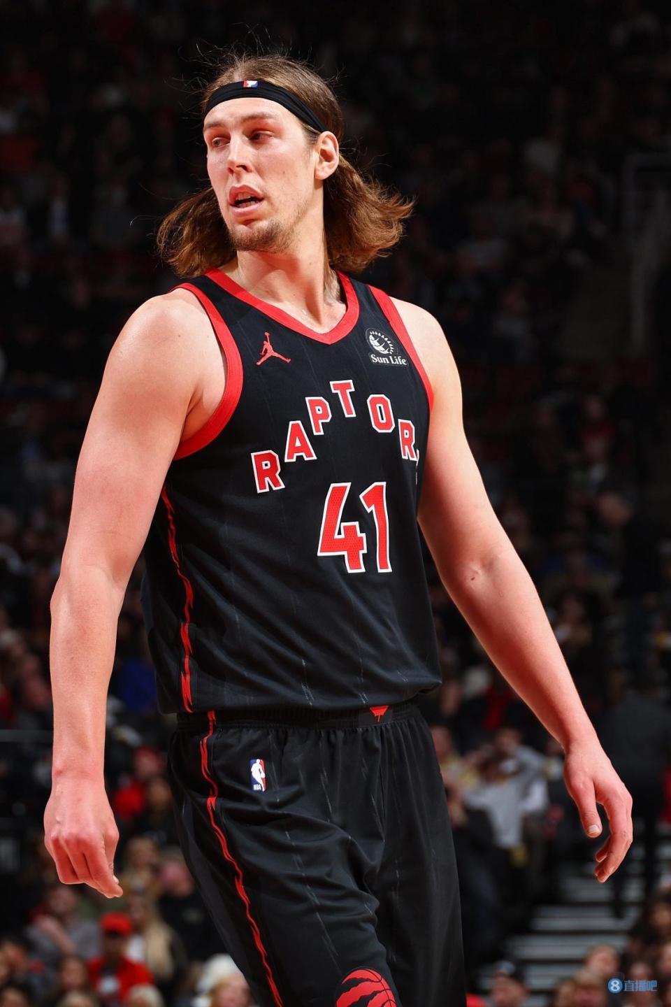 奥利尼克10中4得到11分6板3助3断1帽