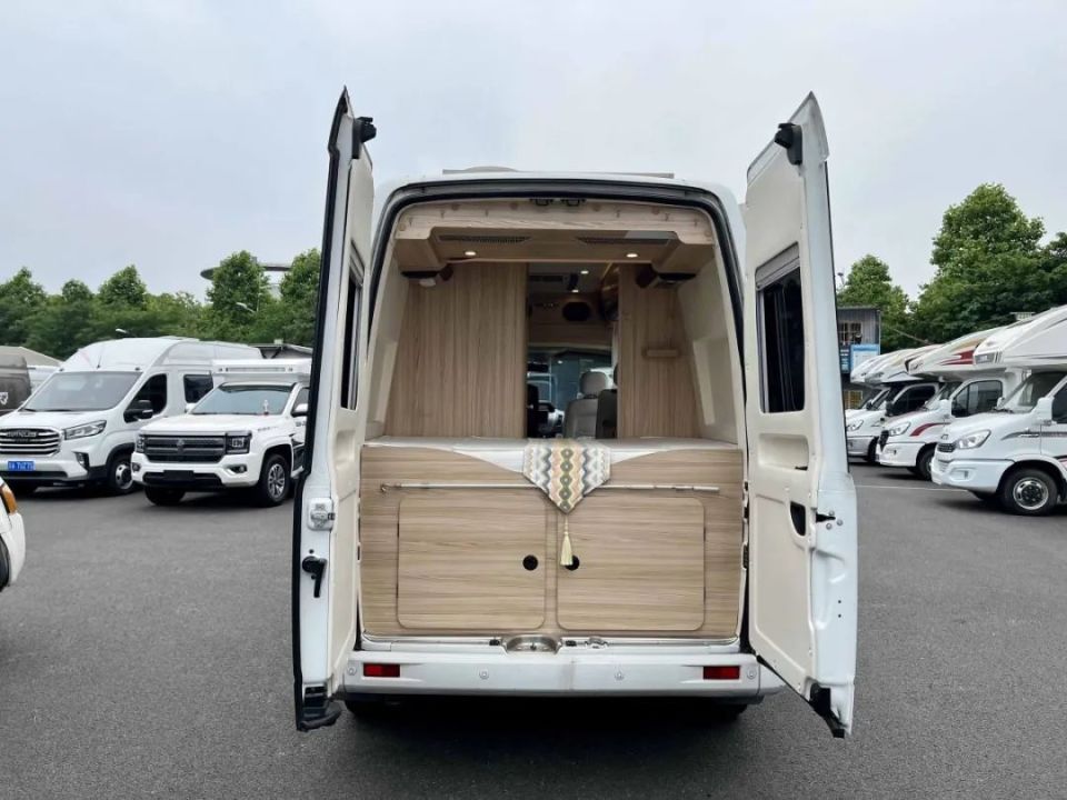 【二手房车】18年7月大通原厂v80房车4万多公里