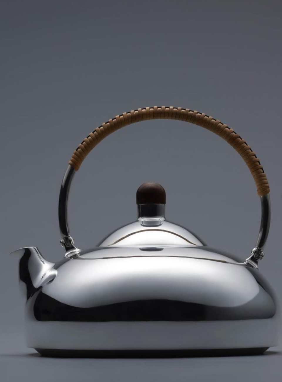 原研哉,深泽直人都奉他为导师,他影响一整代日本设计审美