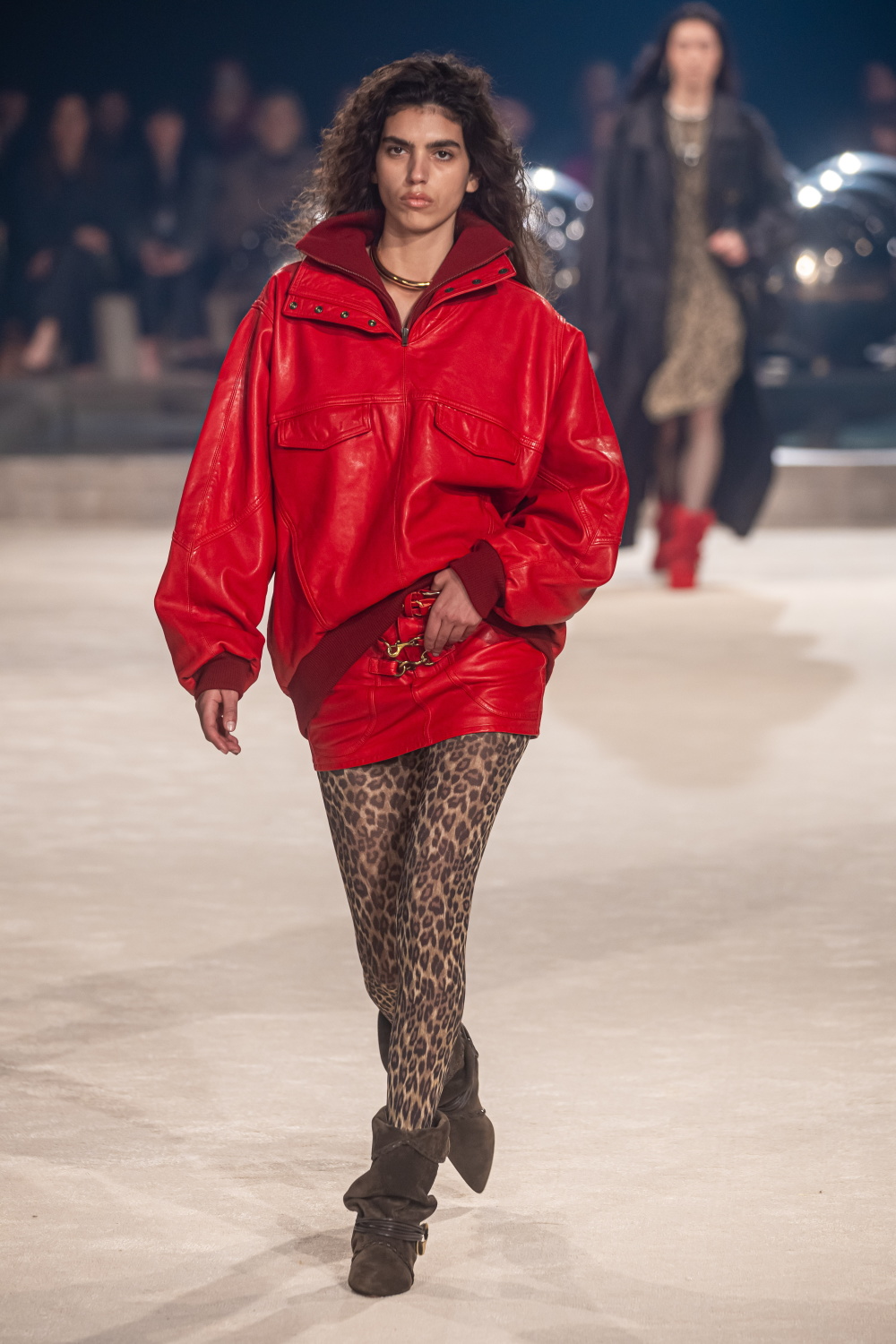 新华社/欧新2月29日,模特在法国巴黎时装周上展示isabel marant品牌的