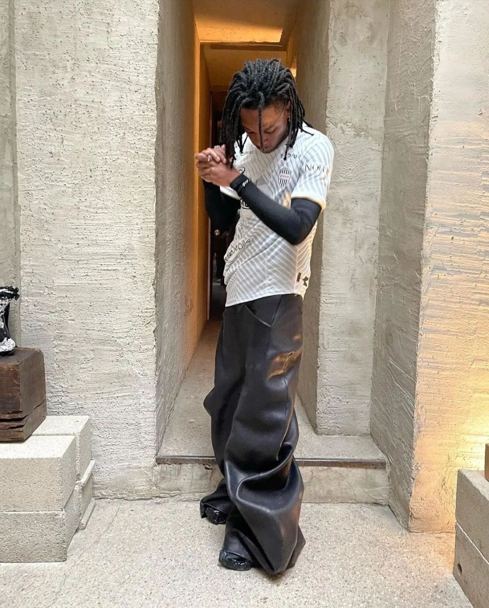 「球衣」单品新一轮爆发,边伯贤,jennie 轮番上身