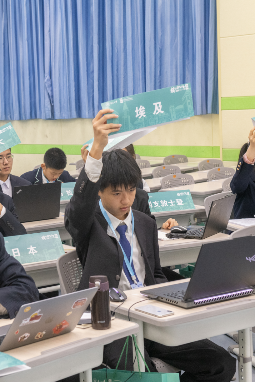 中学生模拟联合国大会图片