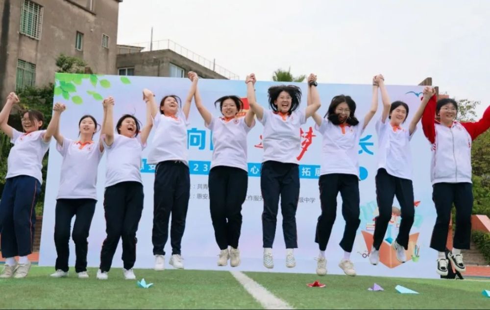 近日,团县委,县青少年社会工作服务中心走进惠安一中,惠安高级中学