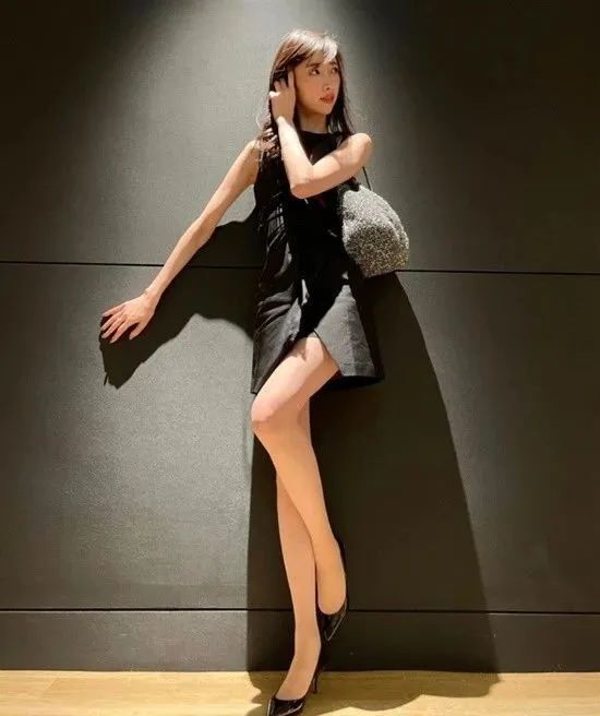 丝袜品牌御用腿模 身高178腿长88的日本第一腿精-腾讯新闻