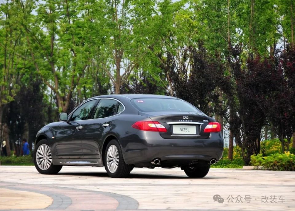 因为颜值而购入的英菲尼迪m25l,改装后vip范直接拉满_腾讯新闻