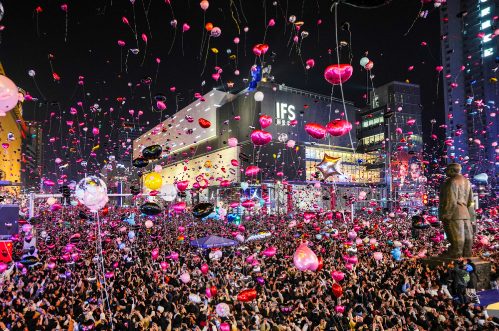 长沙就是这样浪漫数万人放飞许愿气球一起迈入2024年