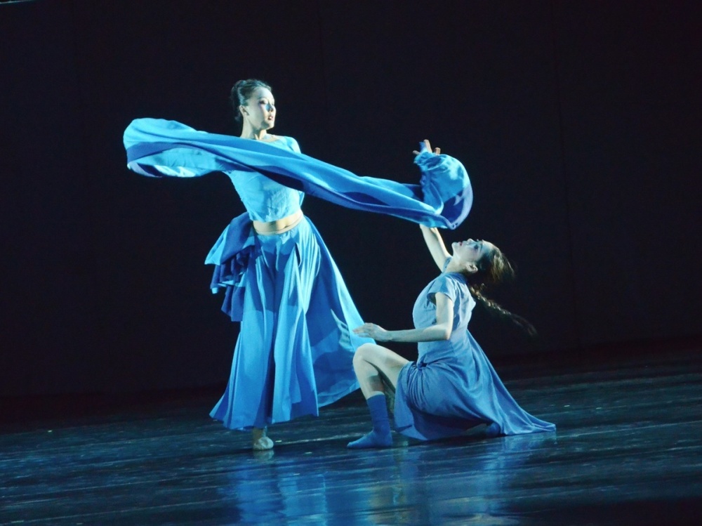 舞动经典巅峰荟萃北京舞蹈学院青年舞团闪耀新疆舞台