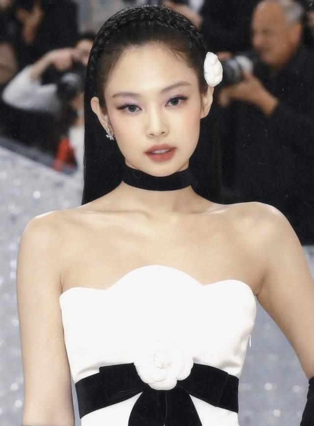 iu成名曲涉嫌抄袭制作人亲自反驳jennie在国外舞台不受待见