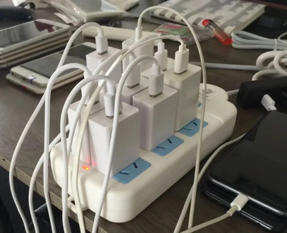 这些办公室内的安全隐患，请对照自查_腾讯新闻