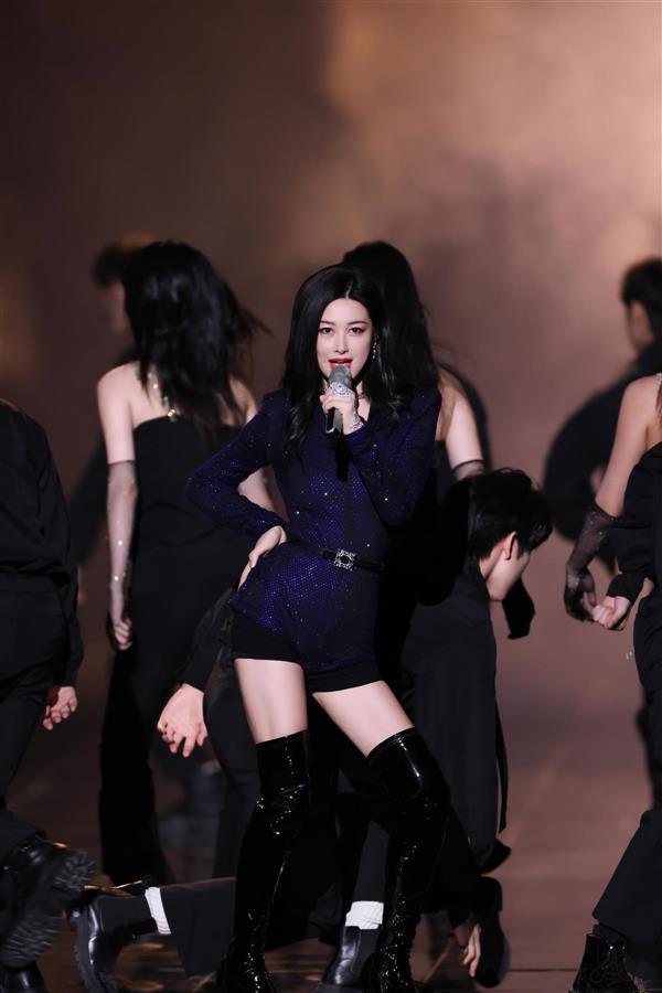 直击乘风2023成团夜11位姐姐脱颖而出ella陈嘉桦获年度总冠军