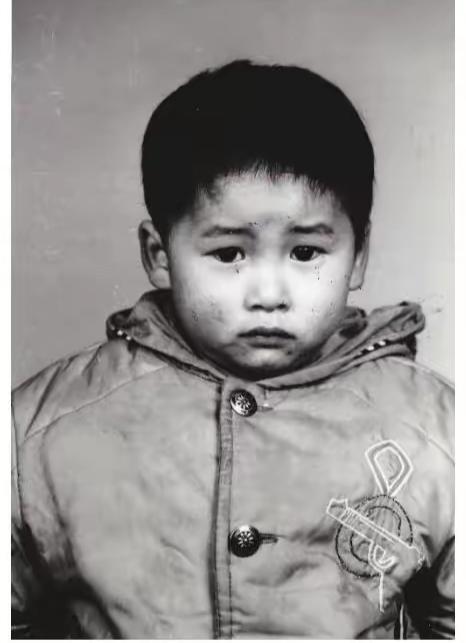 华裔小伙回国认亲：30年前在火车站走失，生父已去世多年，看到亲生母亲很心疼（组图） - 2