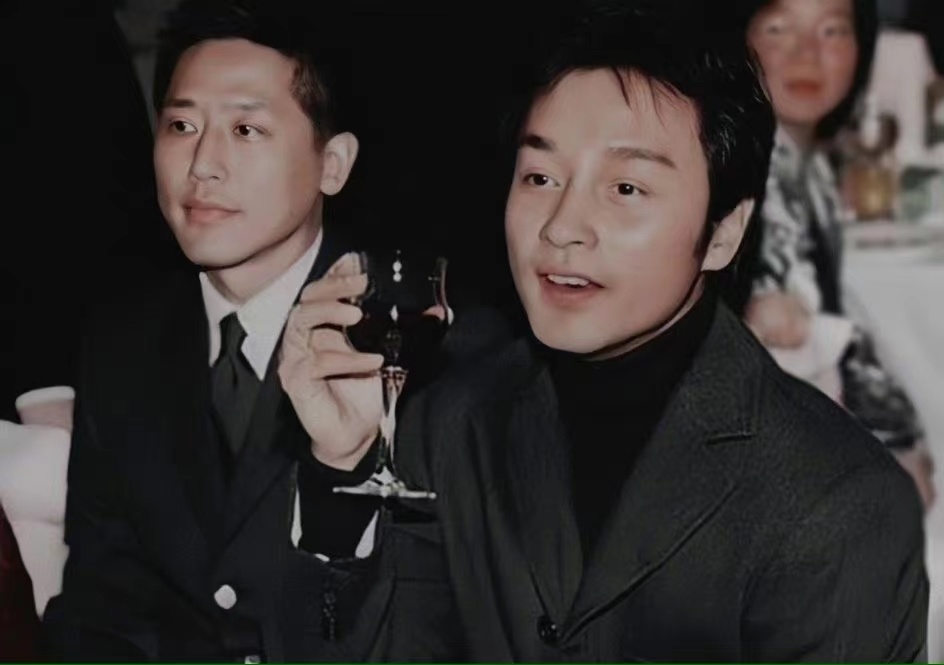 他又发文了思念永不退场张国荣唐鹤德世纪牵手的地方被曝光