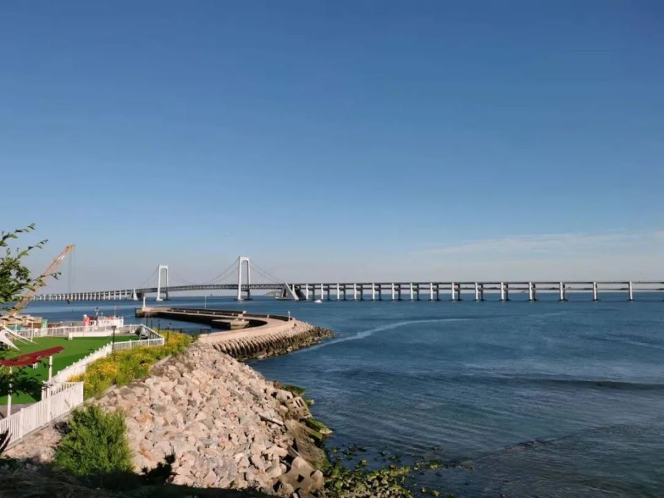 大连博物馆——星海湾——星海公园——红星村红色文化墙——上山小径