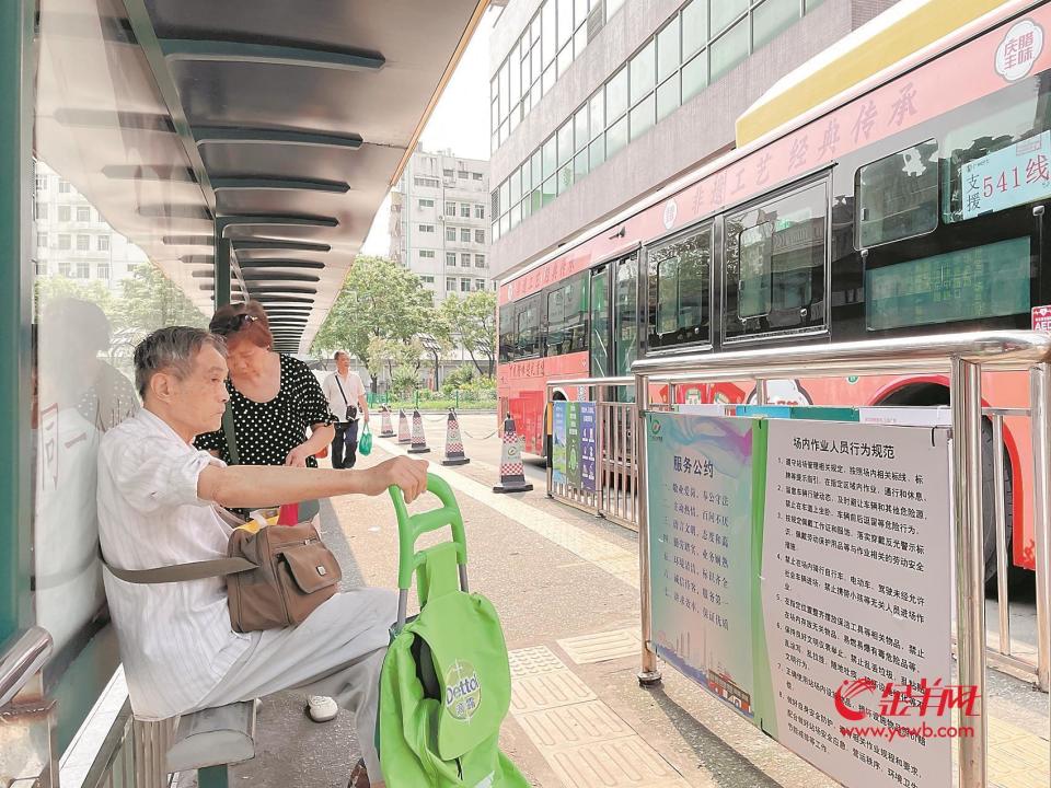 客流剧降、3年间停运整合线路约120条 广州公交路在何方？_腾讯新闻