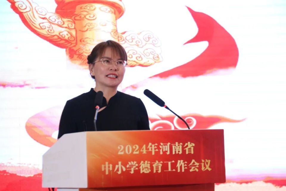 班主任代表沈丘县新安集镇中心小学周惠,河南省济源第一中学田俊江