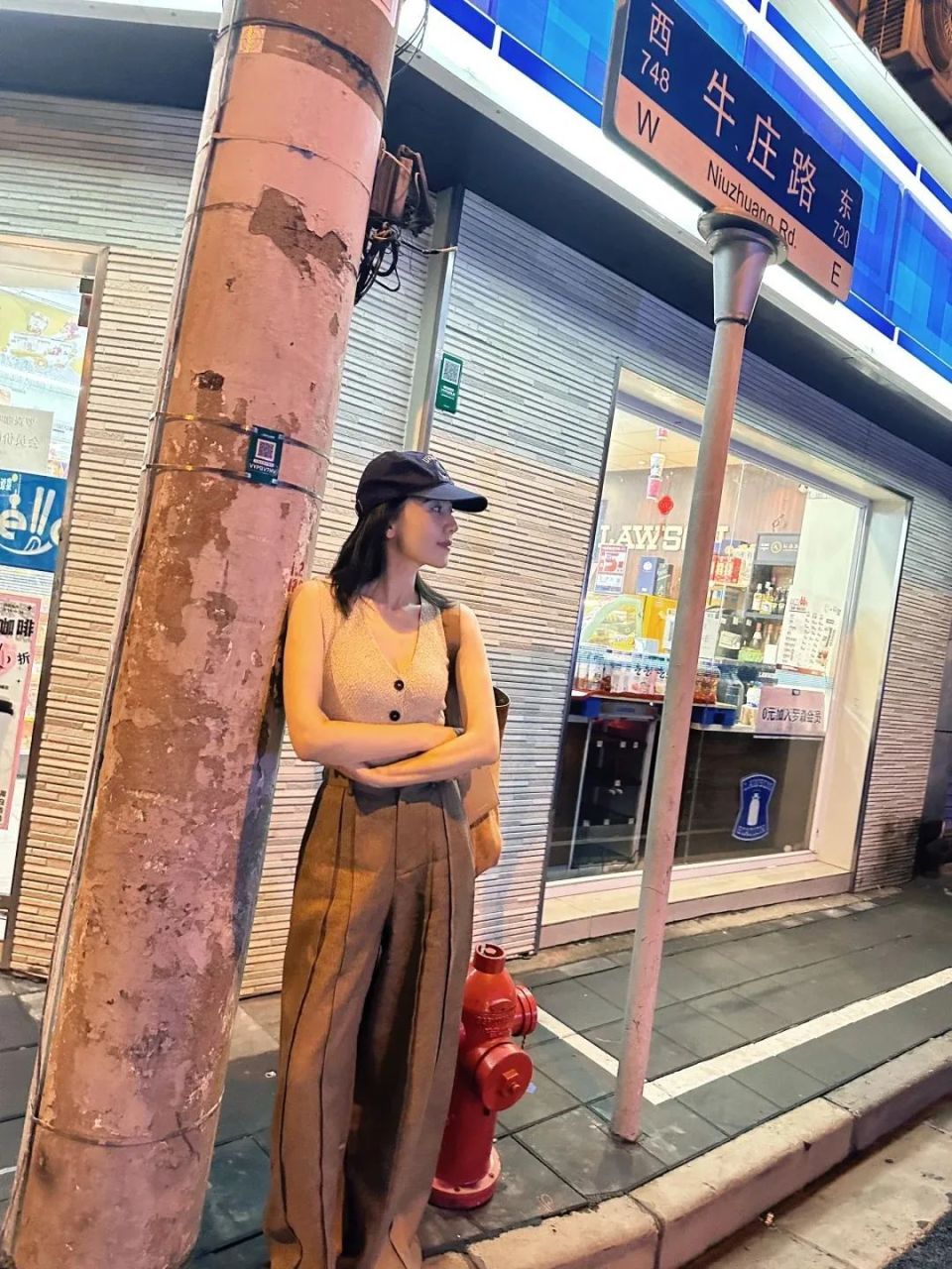 这套来自她闺蜜孙嘉一经常直播的网红牌子rrb.