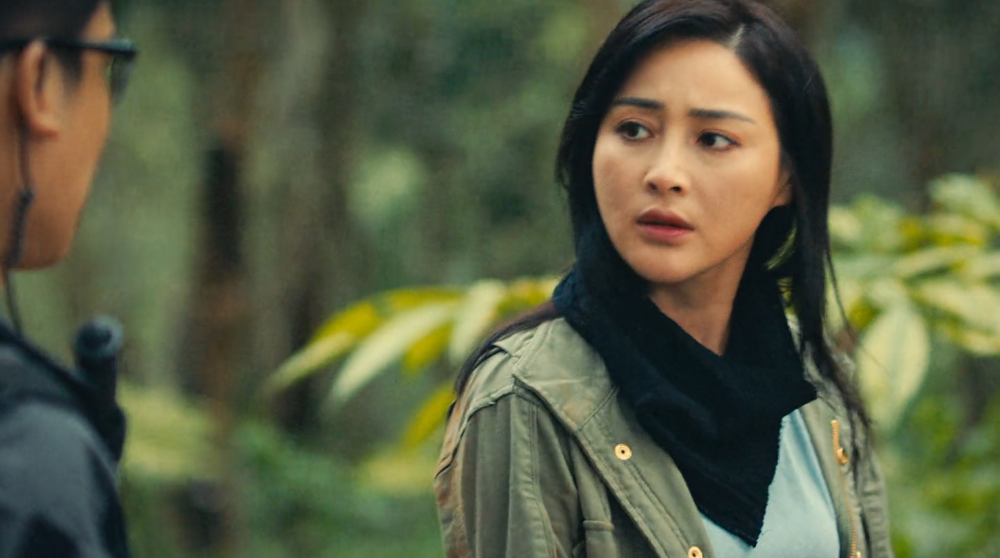 《绝命狙击》首映,2小时冲上飙升榜第一,女演员身材成最大看点