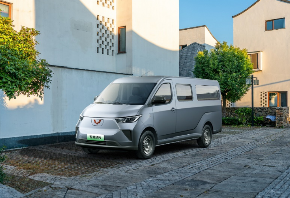 解读新晋上市的五菱扬光客运版,展望五菱品牌硬派商用车型
