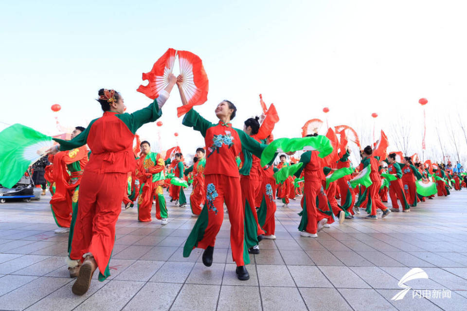 淄博千人秧歌场面震撼!热情爆棚的乡村年味来了