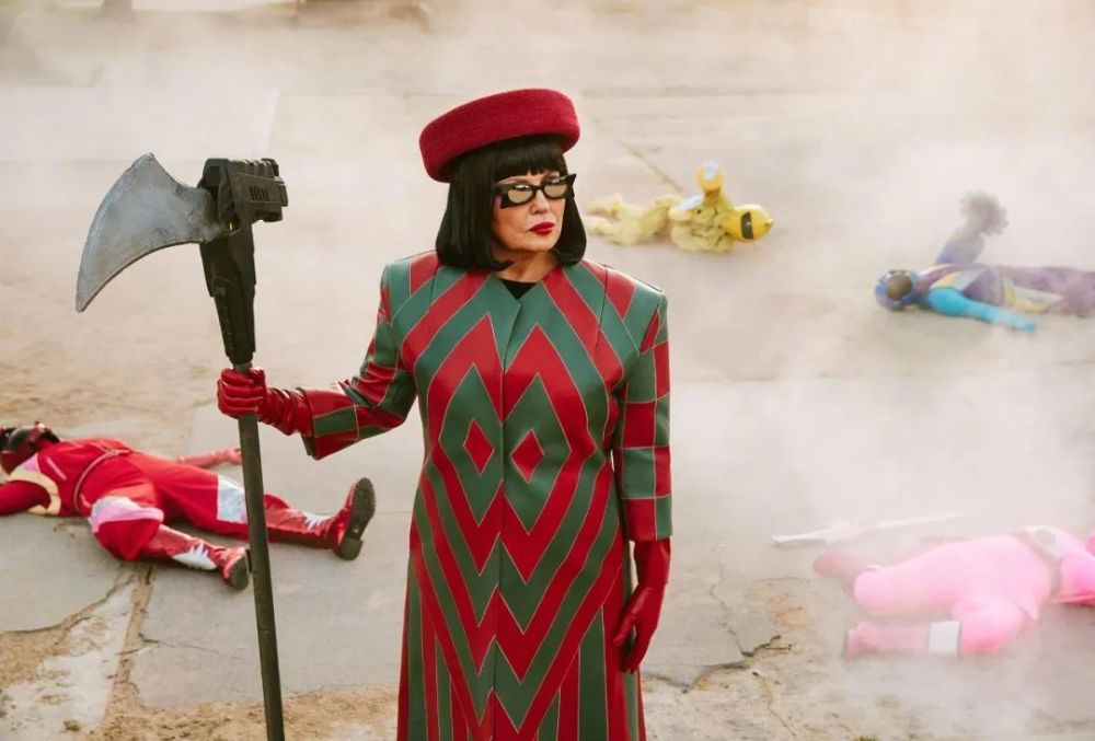 "苏菲"詹妮佛·库里奇《w》杂志大片,化身特摄片女王华丽喜感_腾讯