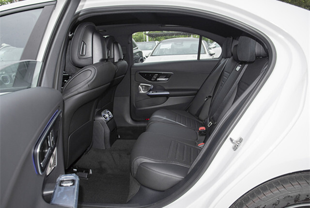 奔驰c级节节升高!单周销量4250辆,买它建议选这款