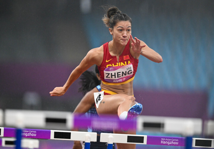 中国田径运动员郑妮娜力亮相亚运会女子七项全能比赛组图