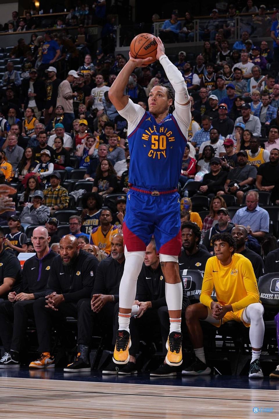 此役,阿隆-戈登首发表现出色.