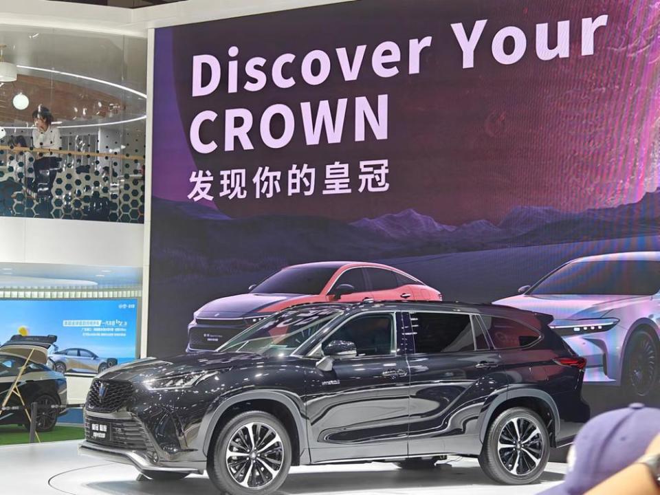 一汽丰田携全系皇冠新品亮相深圳车展