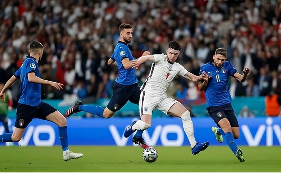 英格兰vs意大利前瞻三狮军团优势明显蓝衣军团出线岌岌可危