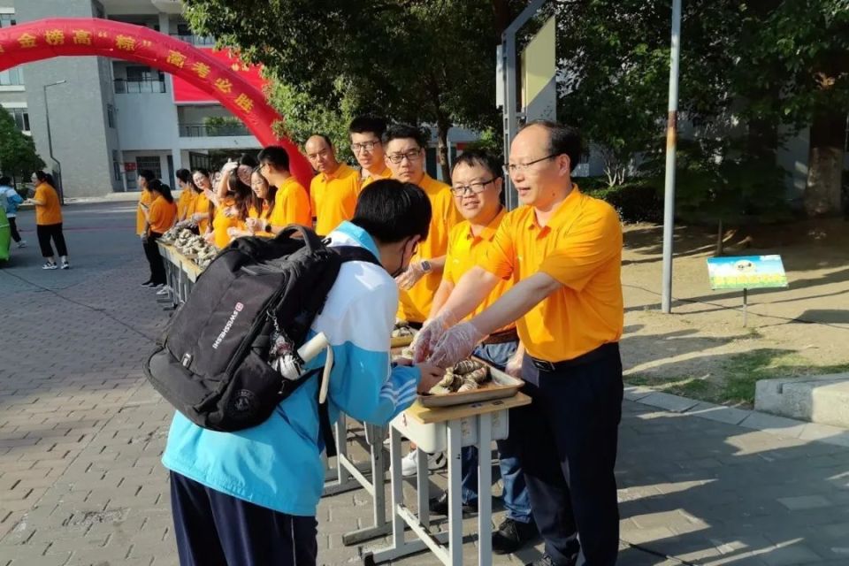 寿县中学举行端午节助力高考活动