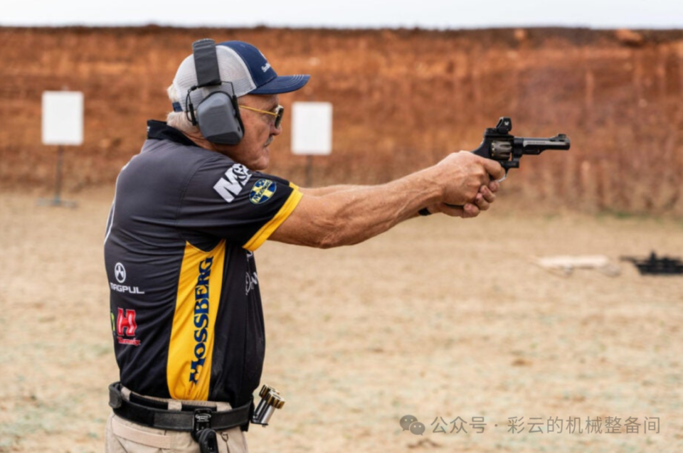 史密斯-维森新品:大师签名版model 327"世界纪录"比赛转轮手枪