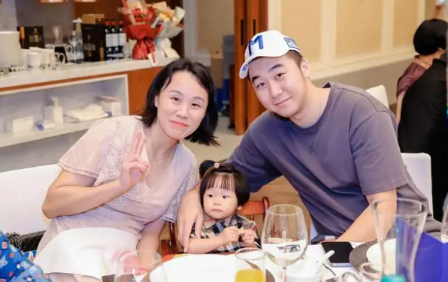 张楠,赵芸蕾,田卿这段三角恋,当年可是国羽的一大丑闻.