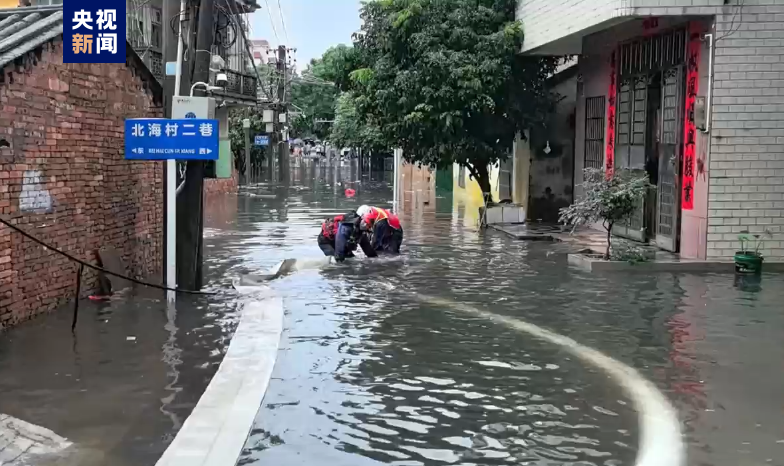 广西多地发布暴雨预警,北海主城区多处出现内涝