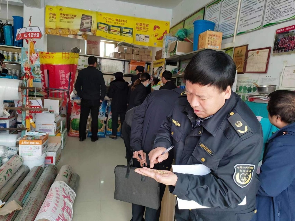 民乐县农业综合行政执法队开展农资打假保春耕专项行动