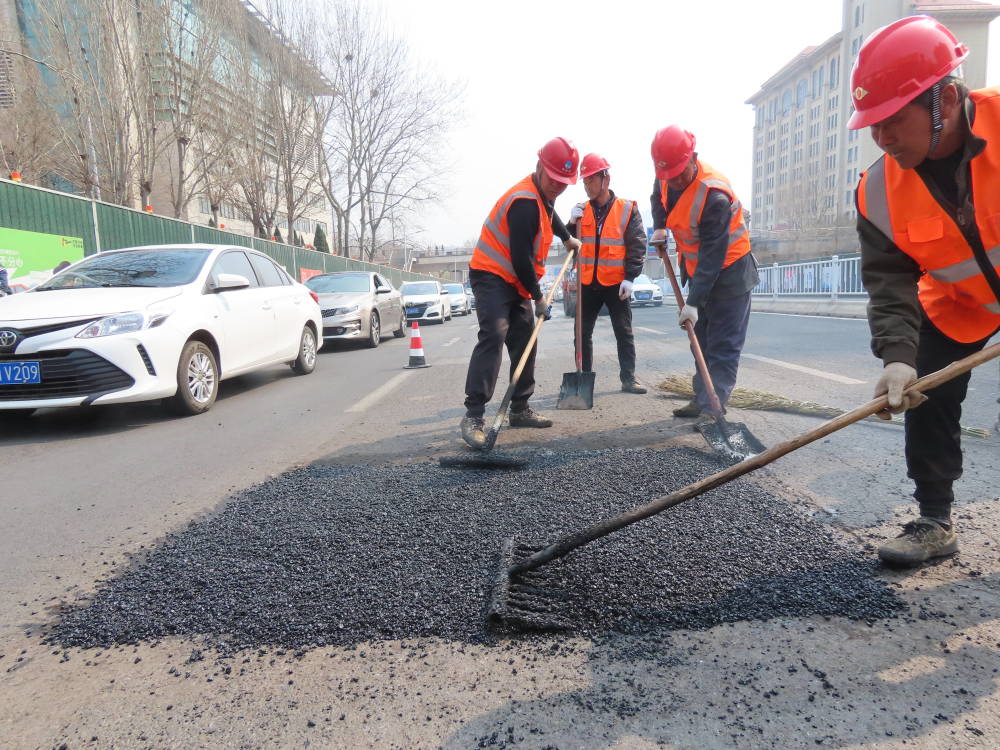 烟台市区道路热沥青精细维修启动