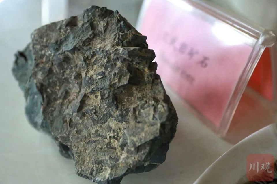 向新而行 以质致远丨石头变"布",不仅能"织"探月的五星红旗