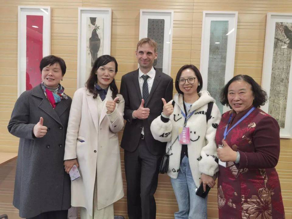 向世界讲好中国故事“小小外交官”走进新西兰驻华大使馆