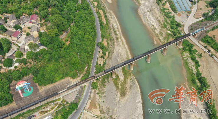 【发现最美铁路】水铁相伴打通秦蜀故道 书写乡村振兴郙阁"新颂"