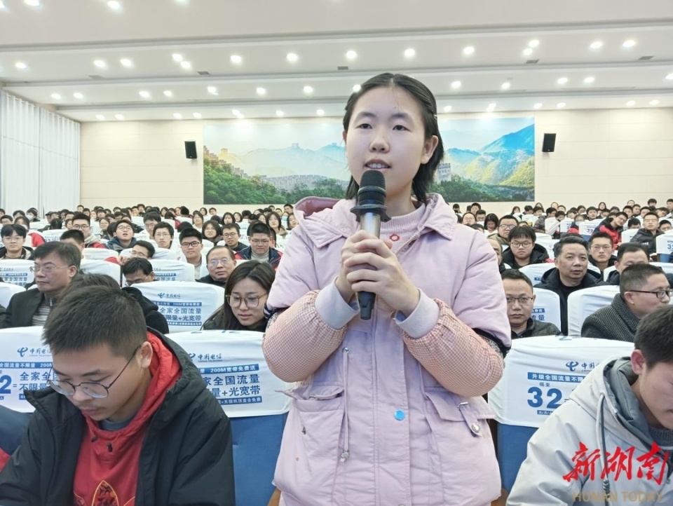 心系家乡 根叶情深——衡阳县一中校友欧阳毅回校讲座