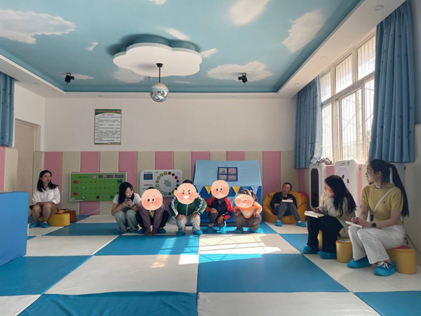 越西特校的教师也展示了他们的教学成果,包括生活语文课《量词歌》和